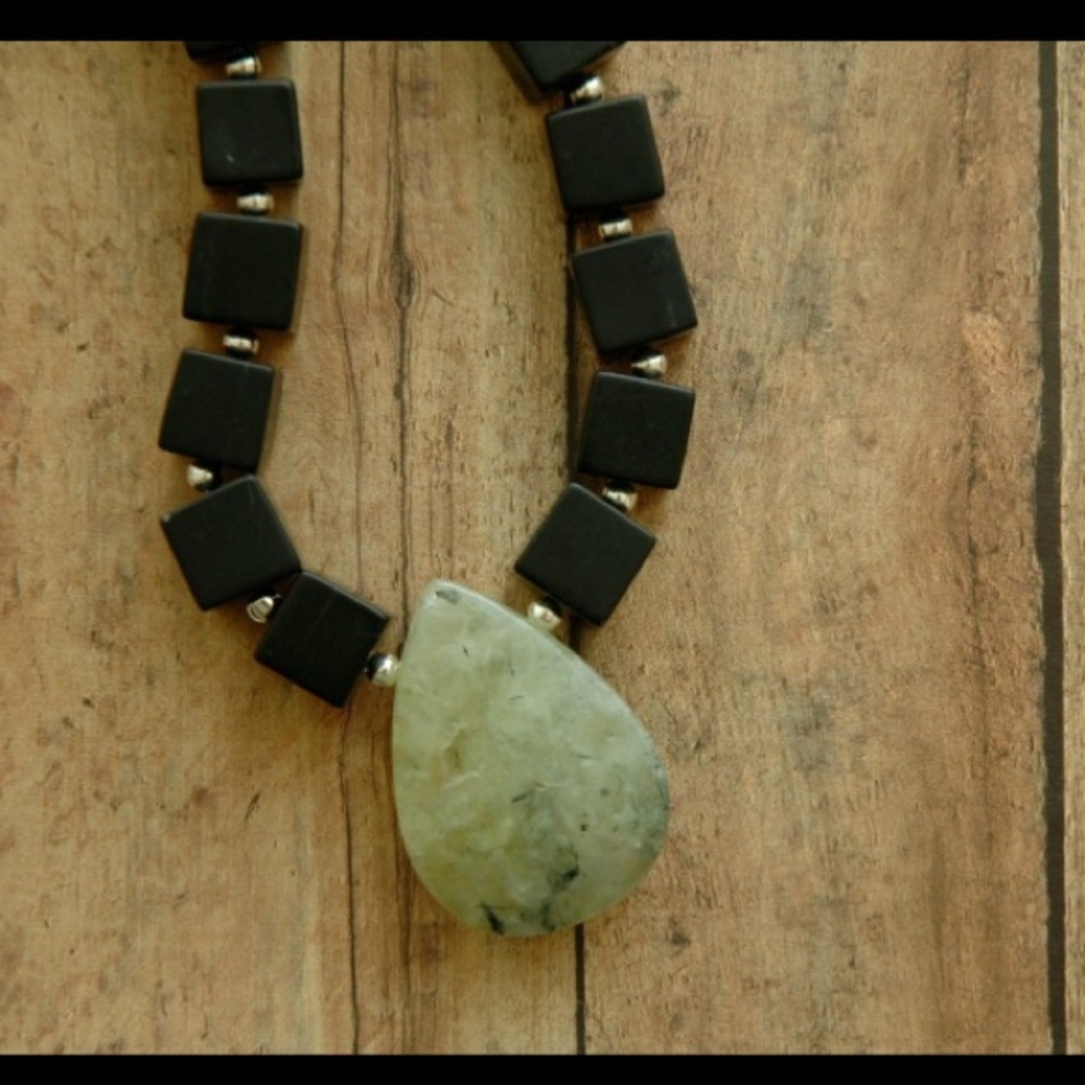 Green Teardrop Garnet Goddess Box Onyx Necklace